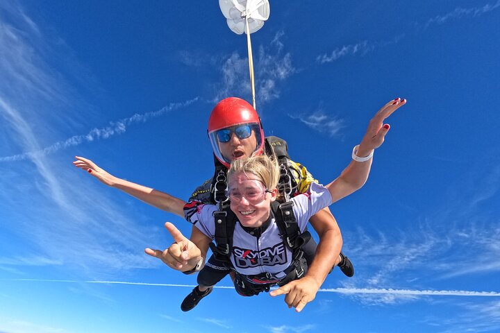 Sky diving In Dubai Tickets