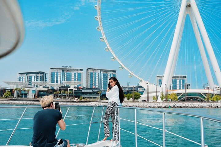 Dubai Marina: Luxury Yacht